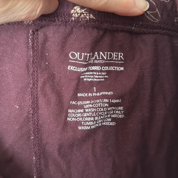 Torrid Outlander Collection Drsgonfly Capri pants - Picture 4 of 4